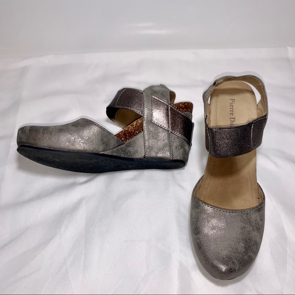 Pierre Dumas Pewter Enya Sandal - Picture 2 of 12